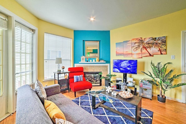 Corpus Christi Vacation Rental | 1BR | 1BA | Stairs Required | 565 Sq Ft
