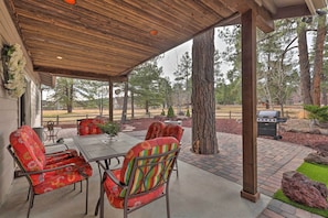 Patio | Outdoor Dining Tables | Gas Grill | Propane Fire Pit