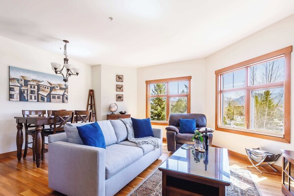 Open plan living and dining room