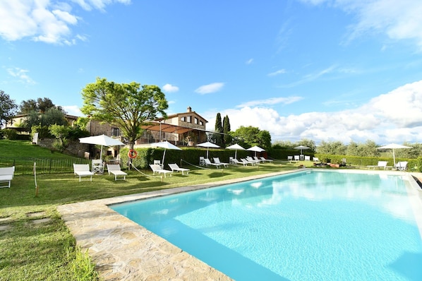 Amenities, Autumn, Building Exterior, Garden, Pool, Spring, Summer