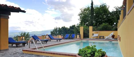 villette-in mugello-borgo-san-lorenzo-multiproperty-pool