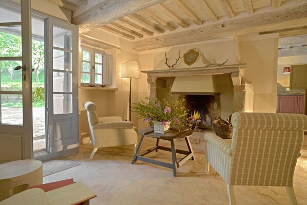Autumn, Living Room, Spring, Summer