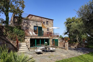stony-villa-volcano-view-sant-agata-sui-due-golfi-villa-external