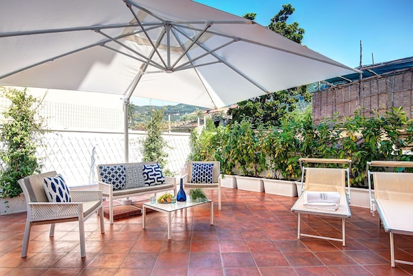 gazebo-terrace-apartment-sorrento-apartment-terrace