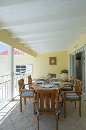 Outdoor dining