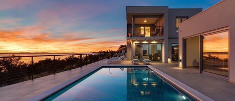 NEW! Seaview Villa Big Blue with 32sqm heated pool, 4 bedrooms, and 3 bathrooms
