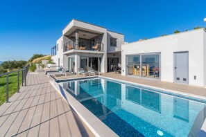 Villa Big Blue is a brand new property offering comfortable accommodation for 8 people