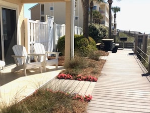 A beautiful End corner unit Lots of breezes and space View is endless