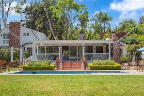 Slice of Heaven! Heated pool, spa, outdoor dining, fire pit, fruit trees