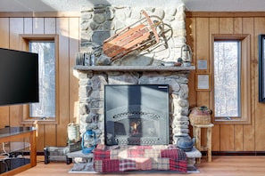 Living room fire place 