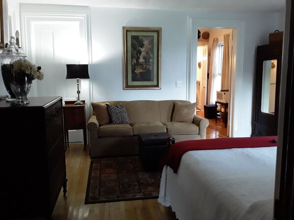 This gorgeous downstairs Flat has Private Full Kitchen/Bath. Quiet & Restful