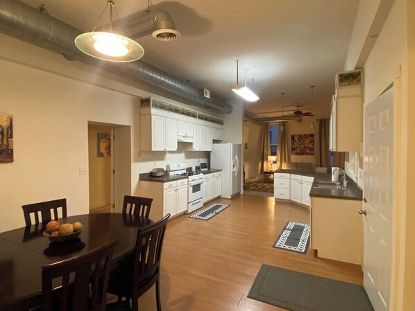 Spacious eat in kitchen, fully equipped.