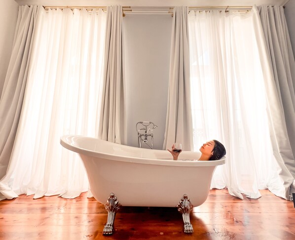 Amazing bathtub