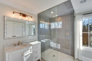 Full Bathroom | Glass Roll-In Shower | Hair Dryer | Complimentary Toiletries