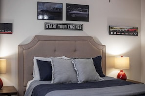 2nd Bedroom (Queen)