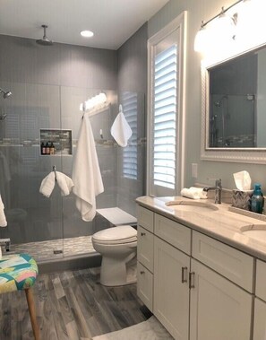 2nd floor king ensuite double sink w/shower.