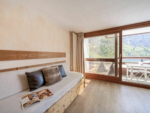 Gebäude, Fenster, Holz, Komfort, Interior Design, Wohnzimmer, Flooring, Holzbeize, Fussboden, Laminatboden