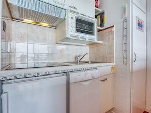 Appareil De Cuisine, Électroménager, Cuisine, Principaux Appliance, Gaz, Cabinetry, Machine, Sol, Maison, Bois