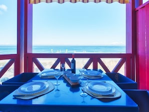L'Eau, Ciel, Propriété, Meubles, Table, Vaisselle, Bleu, Bleu Azur, Nuage, Chaise