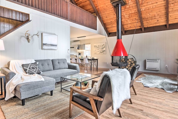 Mt. Jackson Vacation Rental | 3BR | 2BA | Stairs Required | 1,920 Sq Ft