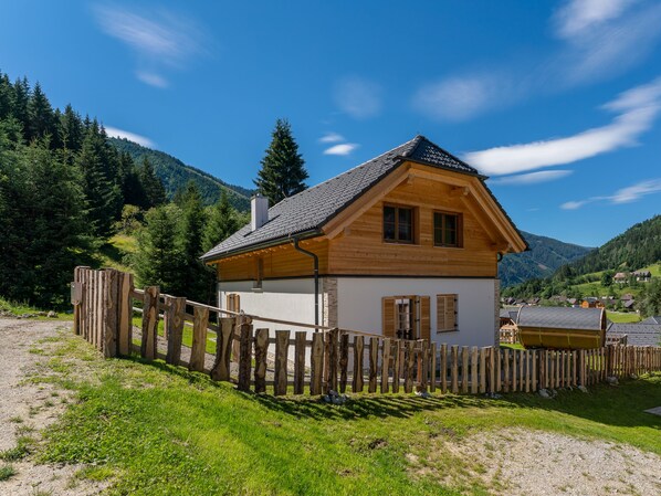 Außenseite Ferienhaus [Sommer]