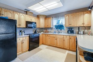 The full kitchen comes well equipped with full size oven, microwave, dishwasher and refridgerator/freezer.