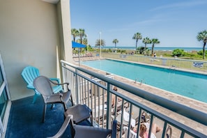 Ocean breeze & poolside dreams 🌊☀️