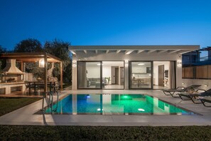 Evening pool lighting & outdoor settings. 