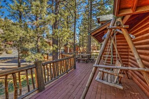 Beautiful Front Deck with Table & Swing