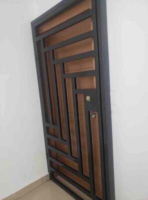 Entrance to the apt