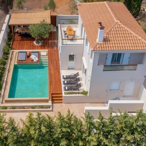 Masterful gardens, blissfully set in 400sqm private land