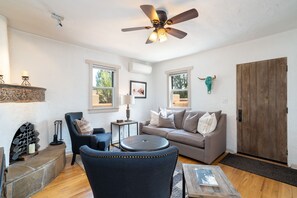 Living Room w. Sleeper Sofa