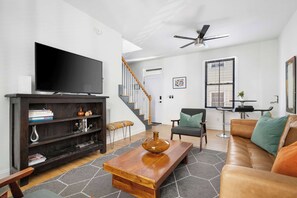 Spacious living room with seating for your group!