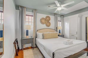 King bedroom with TV & shared en suite bathroom!