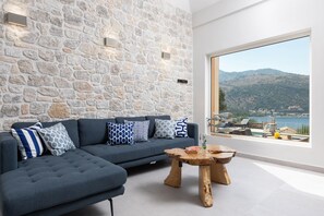 Villa Apanemia image