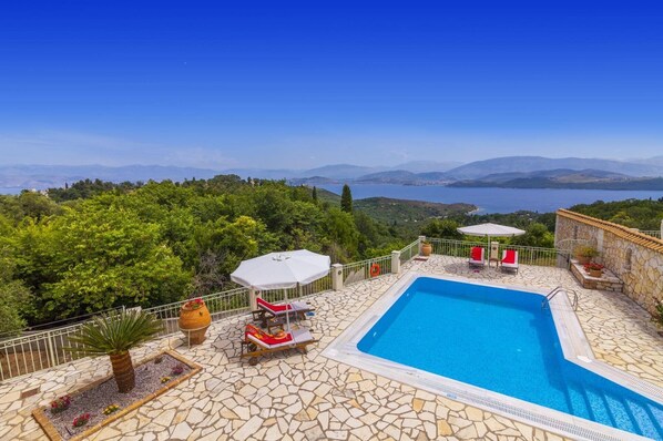 Villa Carollina image
