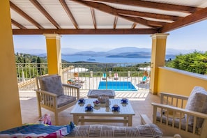 Villa Petrosa image