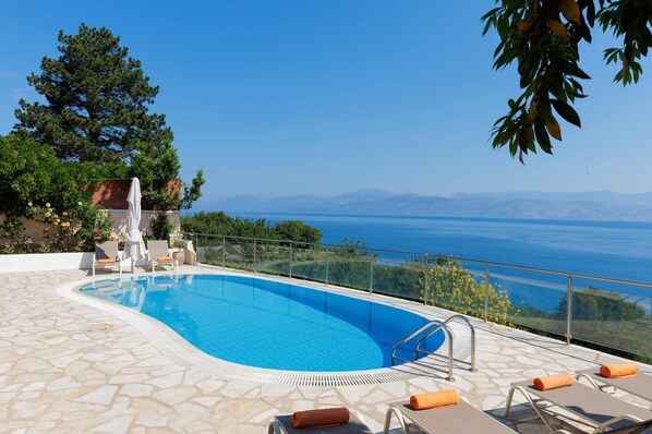Villa Yolanda image