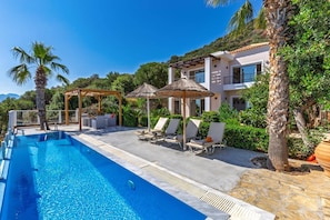 Villa Desire image