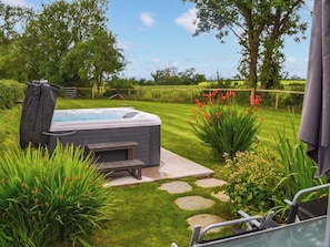 Jacuzzi | Angerton Cottage, Carlisle