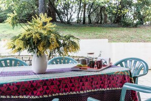 Outdoor dining