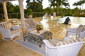 Lounge area