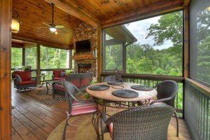 Woodsong - Screened-In Porch Dining Area