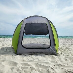 We offer coolers and beach equipment rental for an additional fee.