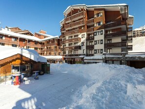 Himmel, Gebäude, Eigentum, Schnee, Fenster, Einfrieren, Haus, Nachbarschaft, Urban Design, Wohngebiet