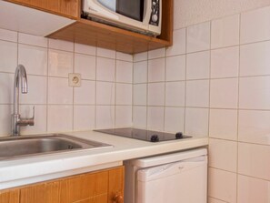 Marron, Robinet, Evier, Évier, Comptoir, Luminaire Plomberie, Cabinetry, Bâtiment, Bois, Cuisine