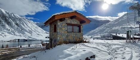 Sky, Cloud, Snow, Mountain, Window, Slope, Highland, Freezing, House, Glacial Landform