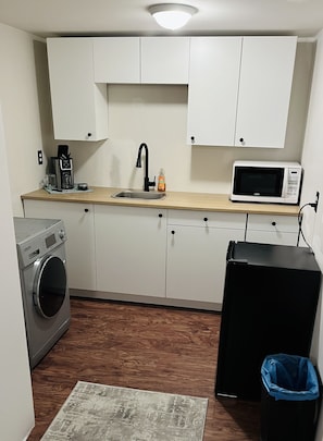 New Kitchenette with everything you need!