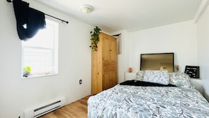 Modest Bedroom with window to the street. Soft Full bed with a comfy duvet!