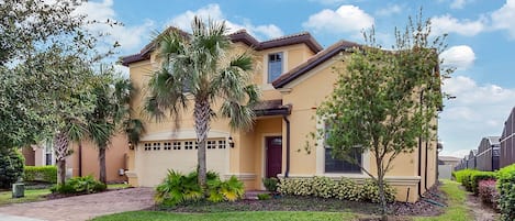 New 8br/6ba Luxury pool Villa